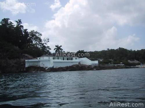 Round Hill Hotel & Villas 13